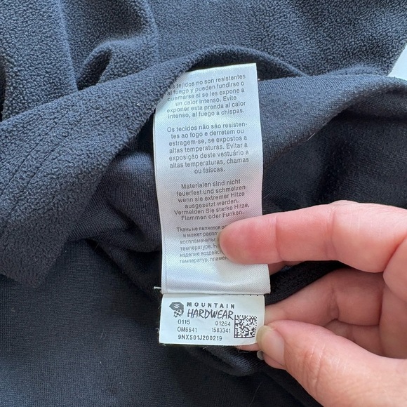 Mountain Hardwear 1/2 Zip Black Pullover Fleece Sweatshirt Size Medium - Picture 6 of 8